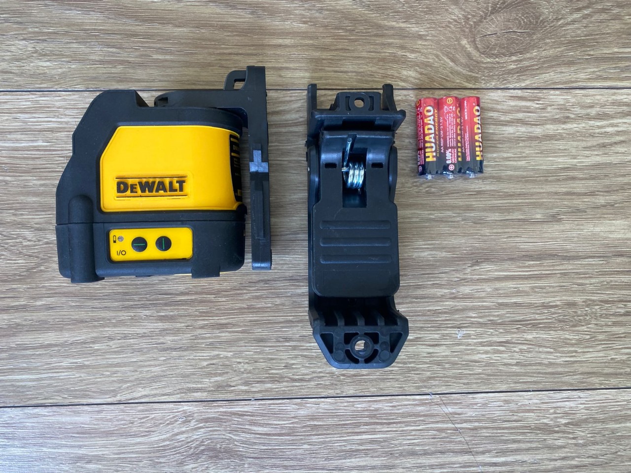 NIVEL LASER 2 LINEAS LUZ VERDE DW